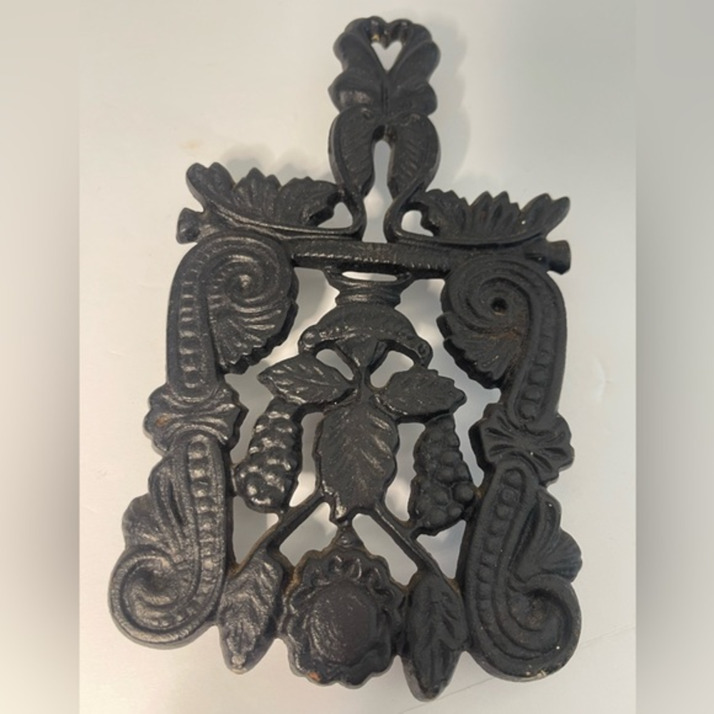 Vintage Cast Iron‎ Trivet Grape/Rustic Trivet/Farmhouse Trivet